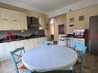 Appartamento in Vendita a Arezzo, 210'000&euro;, 125 m², arredato, con Box