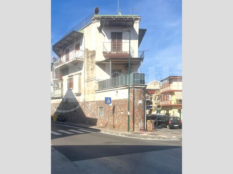 Trilocale in Vendita a Napoli, 169'000&euro;, 110 m², arredato