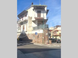 Trilocale in Vendita a Napoli, 169'000&euro;, 110 m², arredato
