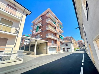 Trilocale in Vendita a Alba, 235'000&euro;, 80 m², arredato, con Box