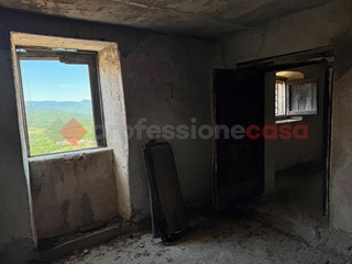 Quadrilocale in Vendita a Pesche, 8'000&euro;, 65 m²
