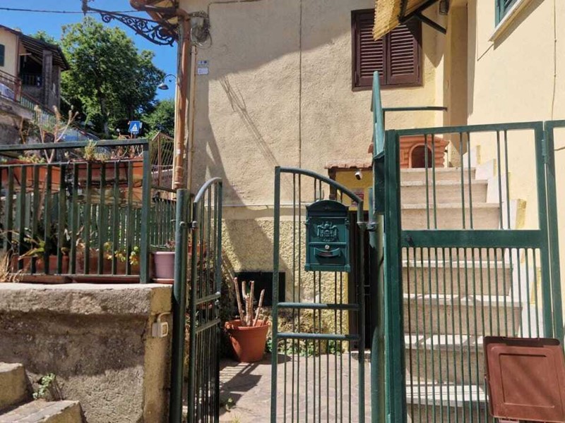Trilocale in Vendita a Rocca di Papa, 79'000&euro;, 70 m²