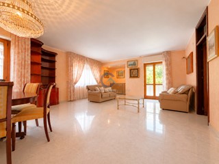 Quadrilocale in Vendita a Catanzaro, zona Catanzaro Sala, 145'000&euro;, 160 m²