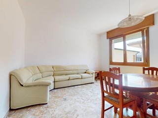 Appartamento in Vendita a Carmignano di Brenta, 160'000&euro;, 181 m², con Box