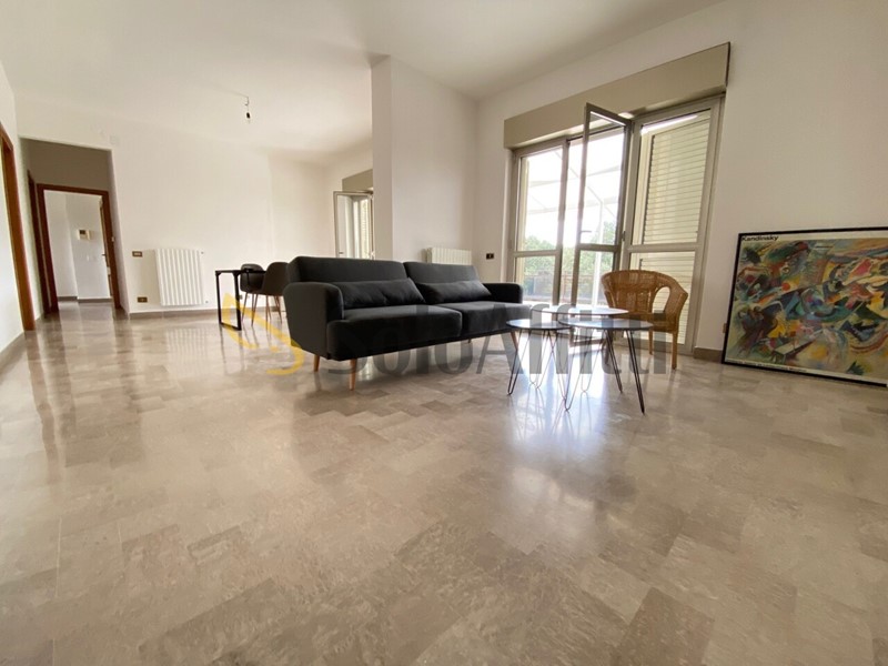 Trilocale in Affitto a Caserta, zona Centro, 900&euro;, 100 m², arredato, con Box