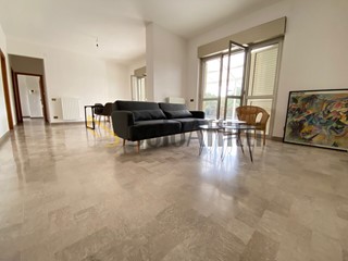 Trilocale in Affitto a Caserta, zona Centro, 900&euro;, 100 m², arredato, con Box