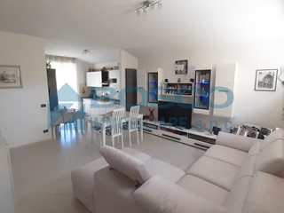 Appartamento in Vendita a La Spezia, zona Est, 235'000&euro;, 140 m², con Box