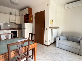 Monolocale in Vendita a Reggio Emilia, zona Ospizio, 103'000&euro;, 42 m², arredato, con Box