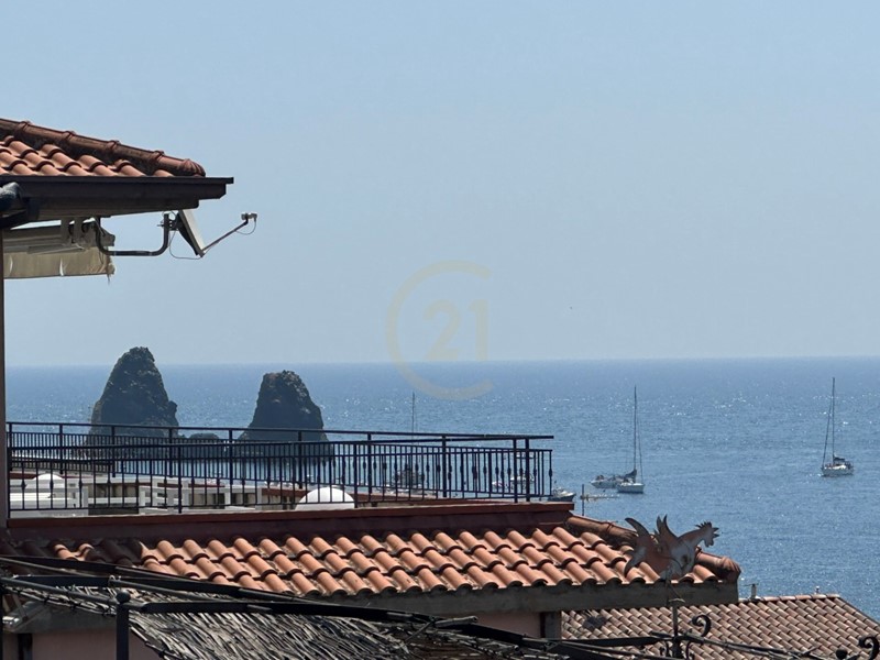 Trilocale in Vendita a Aci Castello, zona Centro, 130'000&euro;, 70 m²