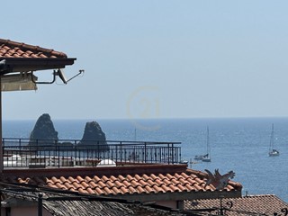 Trilocale in Vendita a Aci Castello, zona Centro, 130'000&euro;, 70 m²