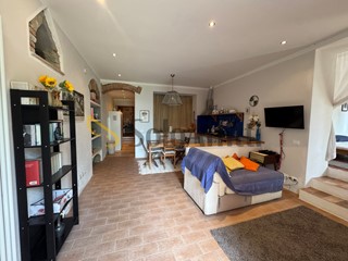 Trilocale in Affitto a Fiesole, zona Girone, 1'100&euro;, 70 m², arredato
