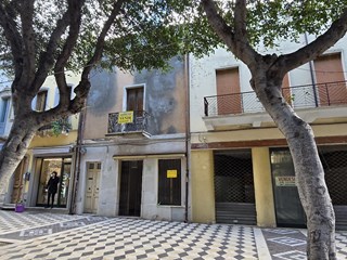Appartamento in Vendita a Sant'Antioco, zona  Corso Vittorio Emanuele III, 100'000&euro;, 170 m²