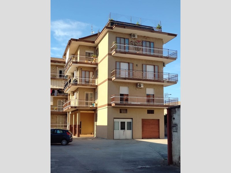 Appartamento in Vendita a Santa Maria Capua Vetere, zona VIA BIAGIO ROSATO, 129'000&euro;, con Box