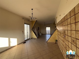 Appartamento in Vendita a Alcamo, 90'000&euro;, 110 m²