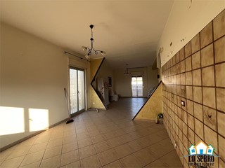 Appartamento in Vendita a Alcamo, 90'000&euro;, 110 m²