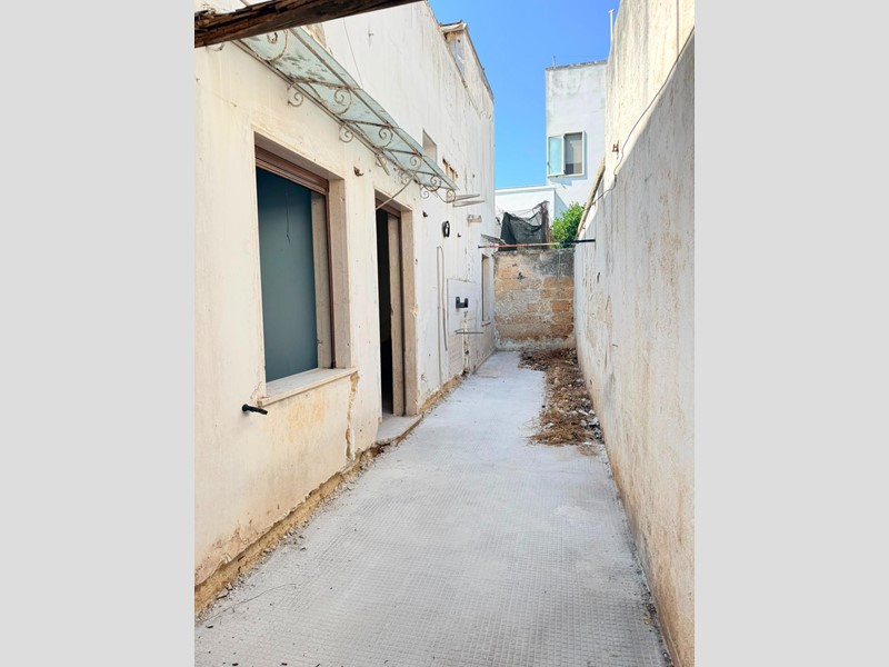Appartamento in Vendita a Lequile, 68'000&euro;, 210 m², con Box