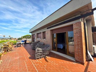 Attico in Vendita a Massa, zona Ronchi, 420'000&euro;, 100 m²