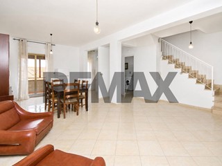 Quadrilocale in Vendita a Fiumefreddo di Sicilia, 155'000&euro;, 130 m²