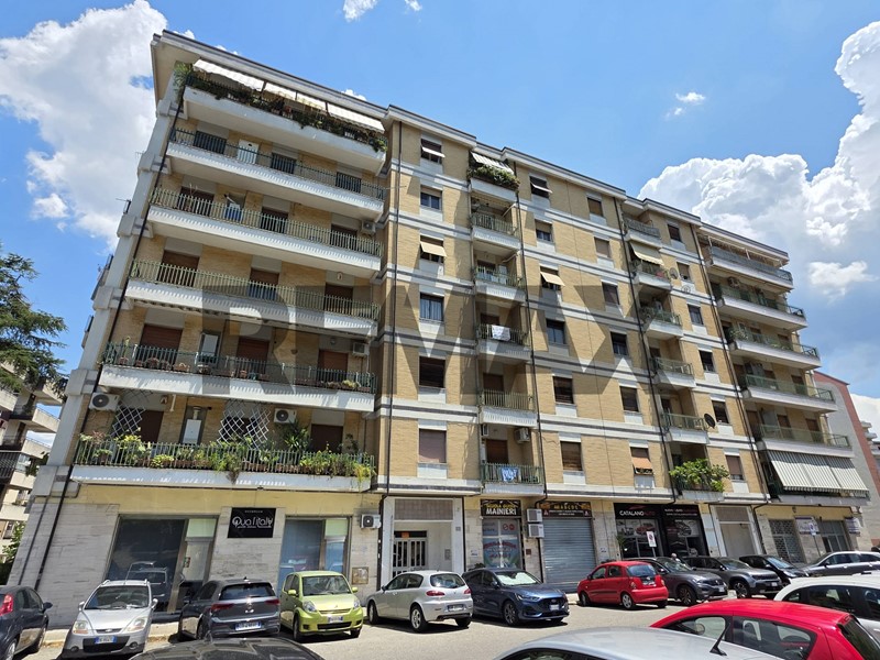 Appartamento in Vendita a Cosenza, 138'000&euro;, 145 m²