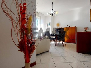 Trilocale in Vendita a Varese, 135'500&euro;, 98 m²