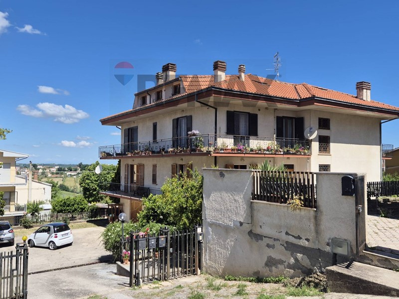 Attico in Vendita a Castel Frentano, 70'000&euro;, 139 m²