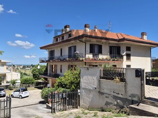 Attico in Vendita a Castel Frentano, 70'000&euro;, 139 m²