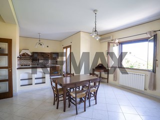 Appartamento in Vendita a Gravina di Catania, 320'000&euro;, 240 m²