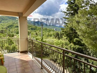 Appartamento in Vendita a Colledimezzo, 84'000&euro;, 165 m²