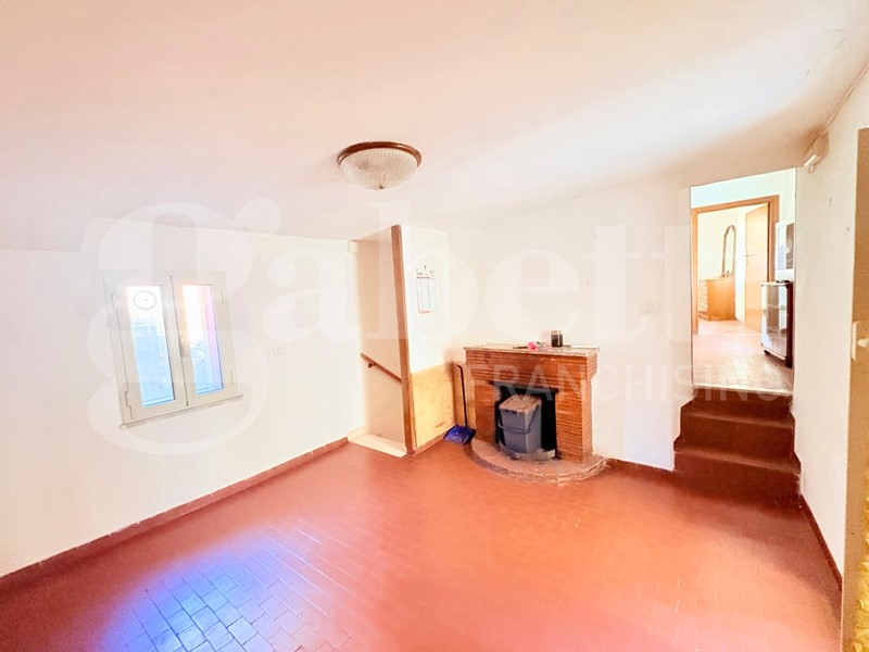 Trilocale in Vendita a Montelanico, 27'000&euro;, 63 m²