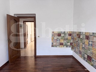 Trilocale in Vendita a Torino, 90'000&euro;, 76 m²