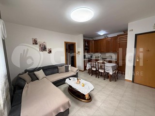 Trilocale in Vendita a Perugia, 125'000&euro;, 73 m², con Box