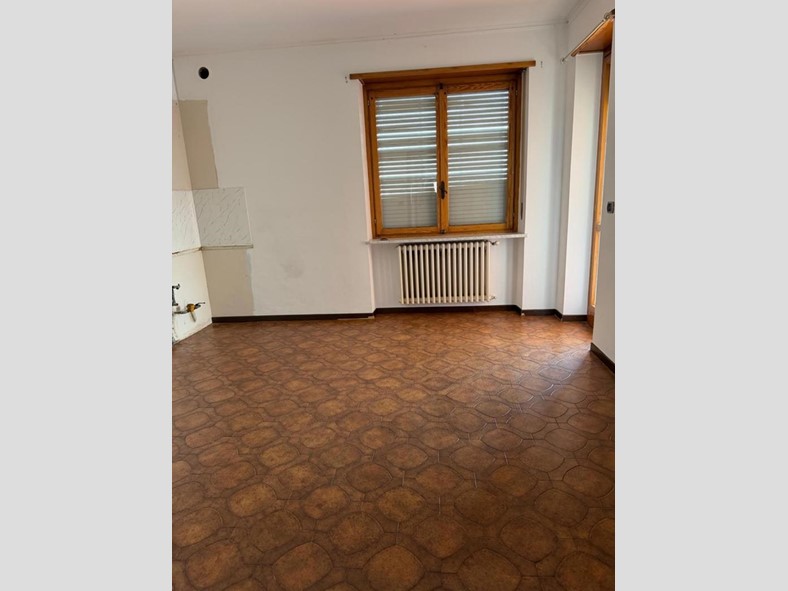 Quadrilocale in Vendita a Narzole, 135'000&euro;, 125 m², con Box