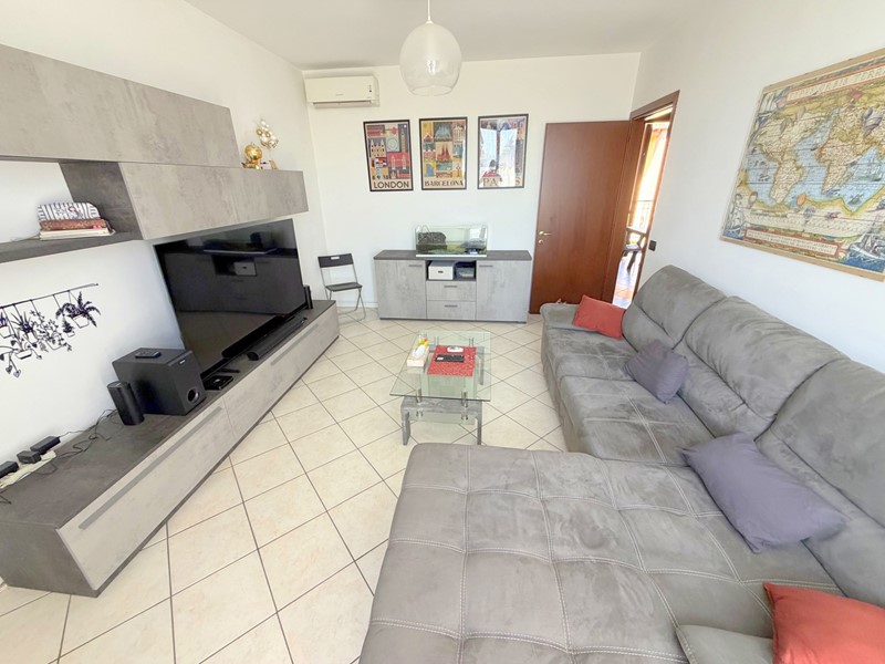 Quadrilocale in Vendita a Robecchetto con Induno, 140'000&euro;, 130 m², con Box