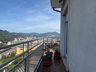 Trilocale in Affitto a Como, 1'000&euro;, 96 m², arredato