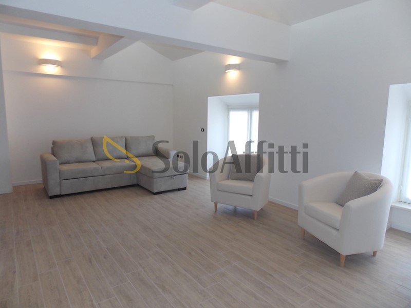 Bilocale in Affitto a Novara, zona Centro storico, 860&euro;, 90 m², arredato
