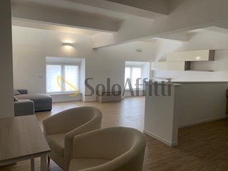 Bilocale in Affitto a Novara, zona Centro storico, 860&euro;, 90 m², arredato