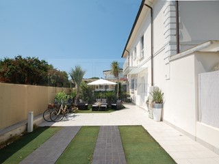 Appartamento in Vendita a Pietrasanta, zona Marina Di Pietrasanta, 850'000&euro;, 175 m²