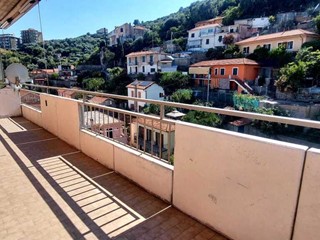 Appartamento in Vendita a Imperia, 195'000&euro;, 93 m², con Box