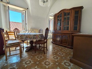 Appartamento in Vendita a Sanremo, zona Coldirodi, 195'000&euro;, 110 m²