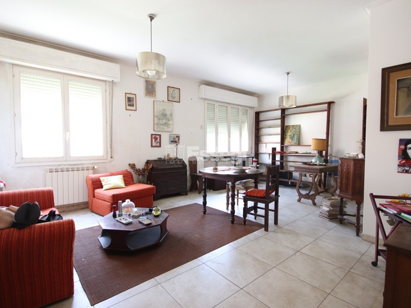 Quadrilocale in Vendita a Lucca, 185'000&euro;, 90 m², con Box