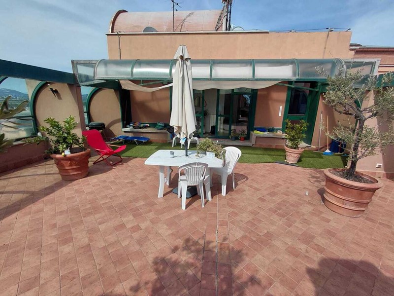 Appartamento in Vendita a Tivoli, zona Tivoli Terme, 265'000&euro;, 196 m², con Box
