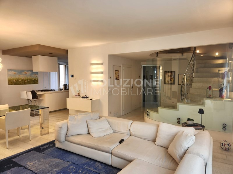 Appartamento in Vendita a Albino, 359'000&euro;, 220 m²