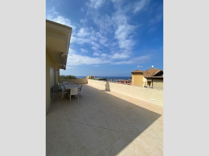 Mansarda in Affitto a Vibo Valentia, zona vibo marina , 650&euro;, 220 m², arredato