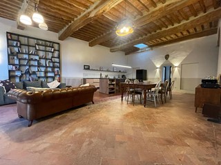 Appartamento in Vendita a Colle di Val D'Elsa, 330'000&euro;, 250 m²