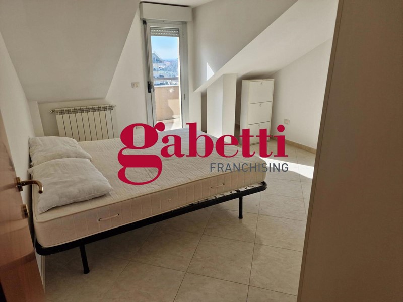 Attico in Vendita a San Nicola la Strada, 120'000&euro;, 90 m²