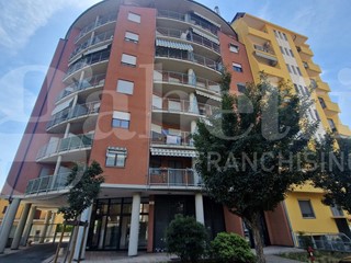 Quadrilocale in Vendita a Trofarello, 185'000&euro;, 90 m², con Box