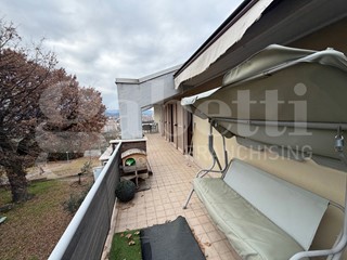 Attico in Vendita a Terni, 225'000&euro;, 110 m², con Box
