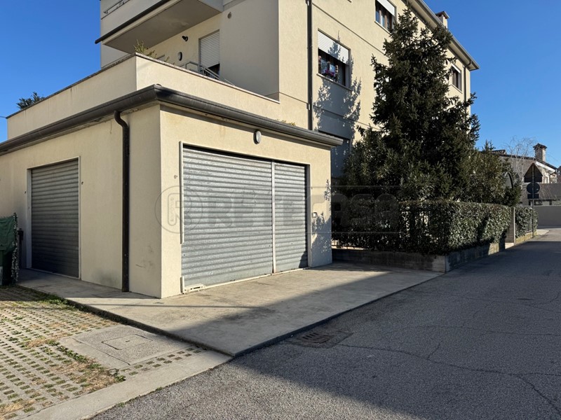 Monolocale in Vendita a Bassano del Grappa, 58'000&euro;, 45 m², con Box