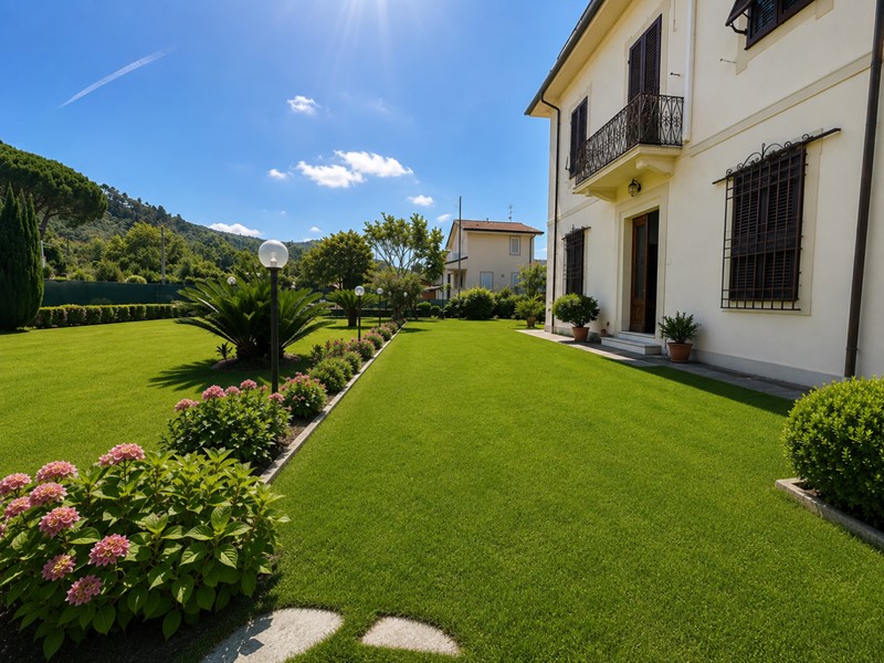 Appartamento in Vendita a Camaiore, zona Capezzano Pianore, 209'000&euro;, 102 m²