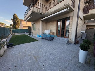 Trilocale in Affitto a Montignoso, zona Cinquale, 4'800&euro;, 75 m², arredato